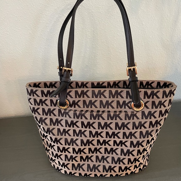 Michael Kors purse - Picture 2 of 4